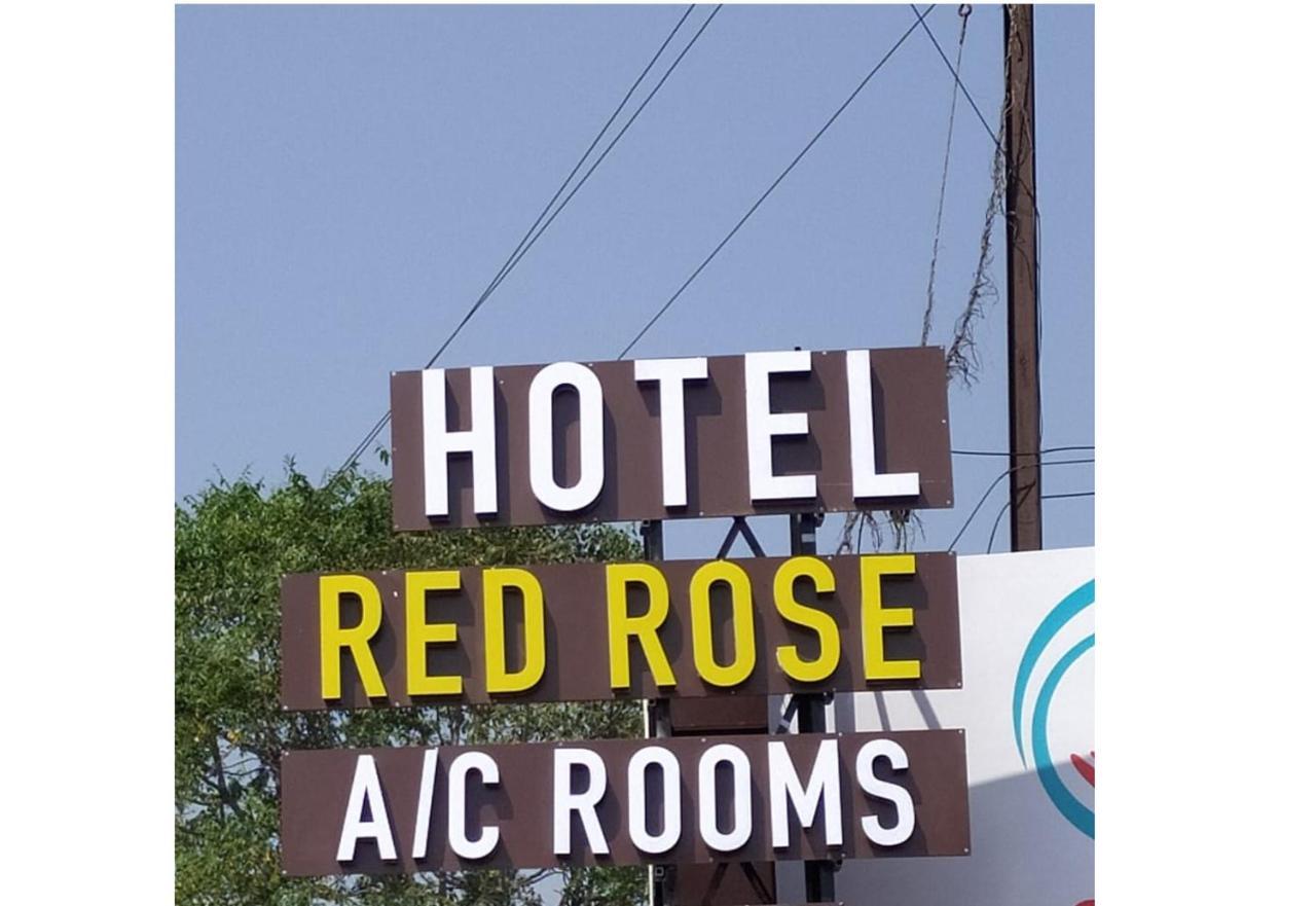 ואדודרה Hotel Red Rose מראה חיצוני תמונה